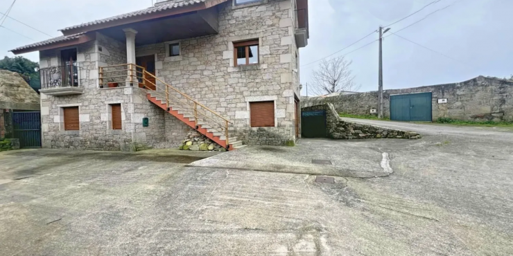 Chalet independiente de 467m² en Ribeira
